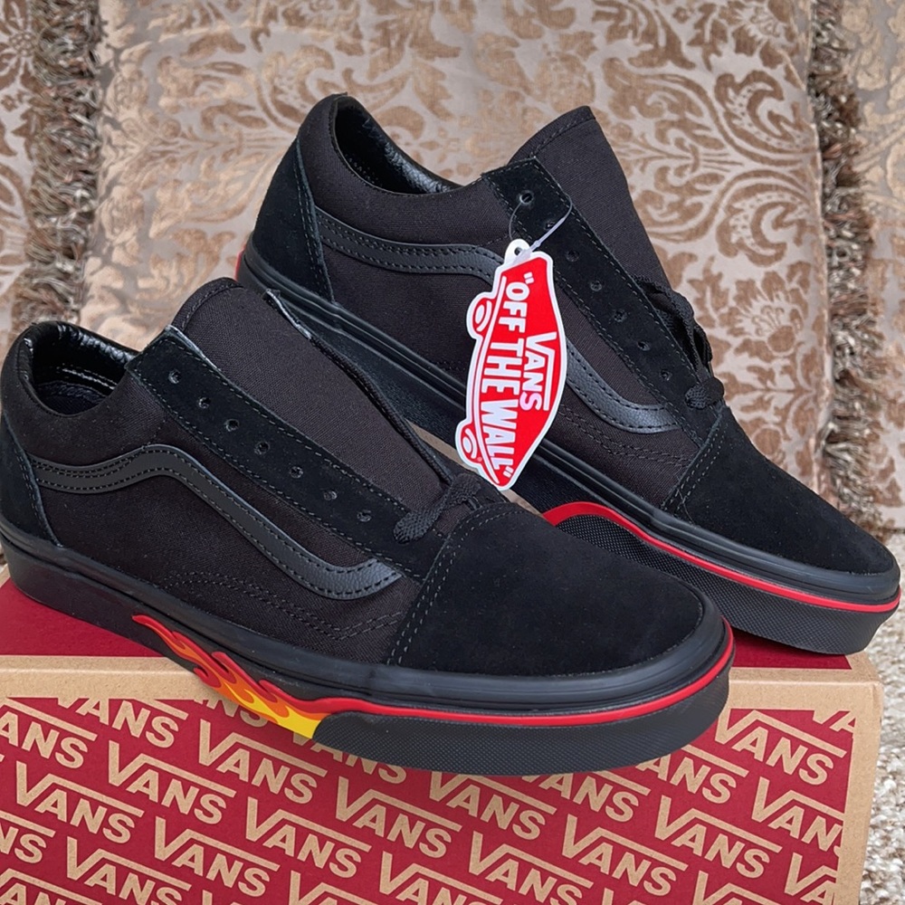 Vans Men’s Old Skool
(Flame Wall) Black/Black
VN0A38G1Q8Q
Sneakers - Picture 7 of 16